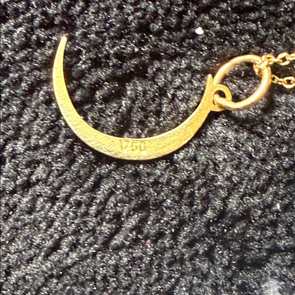 18k Solid Gold Crescent Moon Pendant Necklace - Women Jewelry - Picture 4 of 16